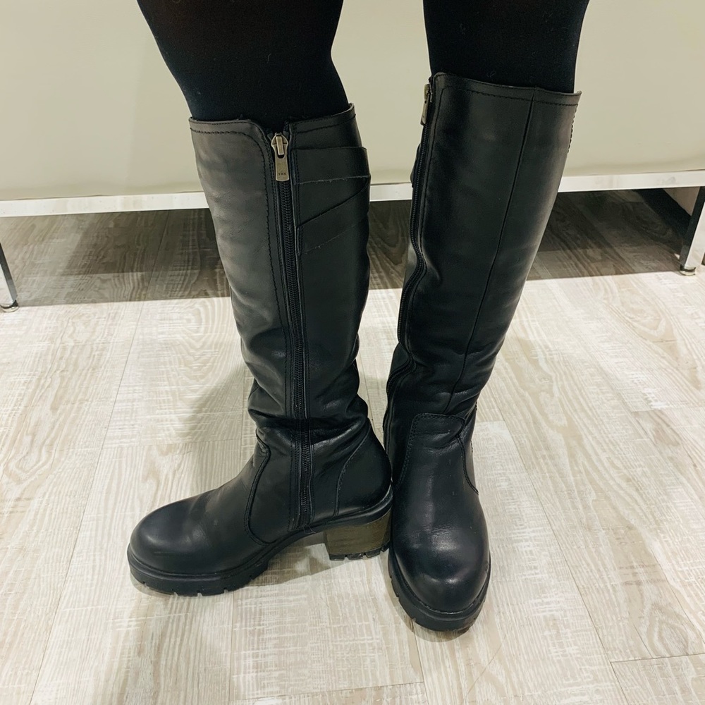 black leather boots with fur inside,small heel very comfortable for everyday use